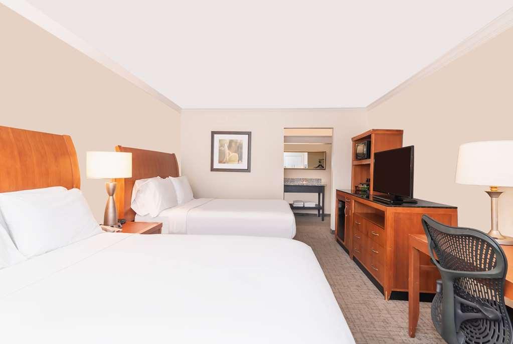 Baymont By Wyndham Beaumont Hotel Room photo
