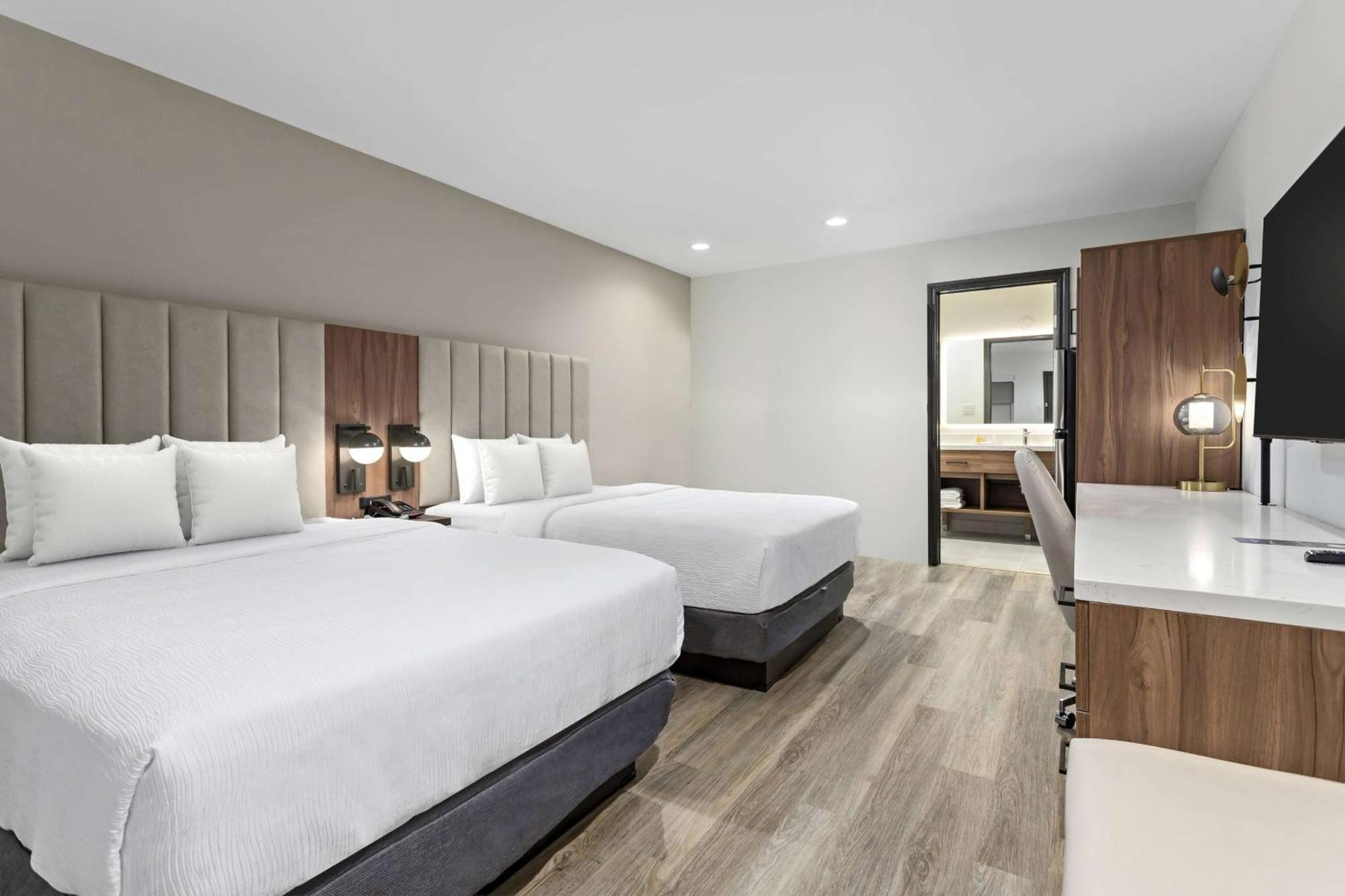 Baymont By Wyndham Beaumont Hotel Exterior photo