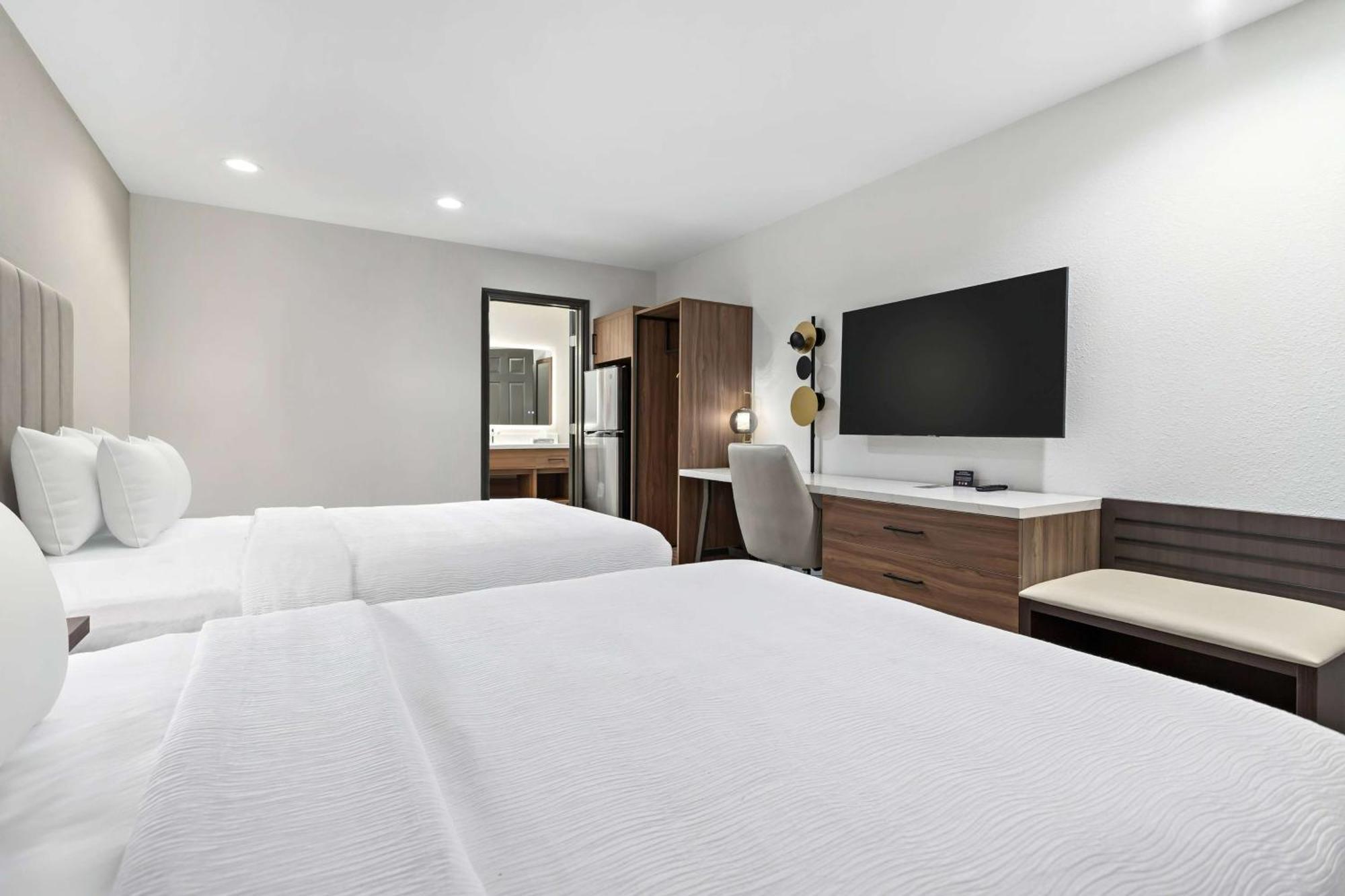 Baymont By Wyndham Beaumont Hotel Exterior photo